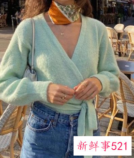 冬季丝巾和什么搭配