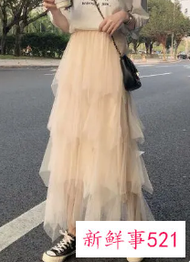 秋冬杏色半身纱裙搭配图片