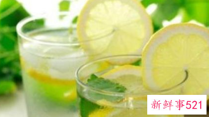 羽绒服上有污渍怎么擦掉