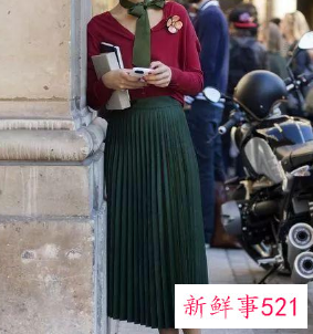 冬季丝巾和什么搭配