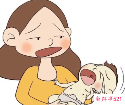 新生儿易惊手突然举起大哭