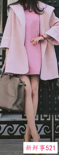 大衣搭配连衣裙