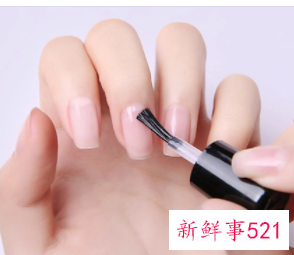 指甲只涂亮油