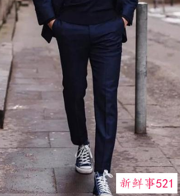 男士黑色鞋配什么裤子好看