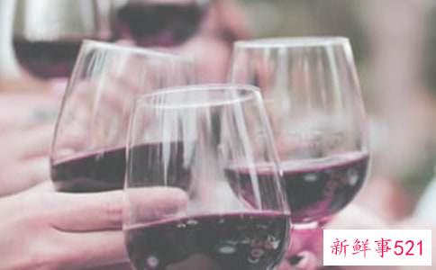 新人在酒桌上敬酒时怎么说话最合适