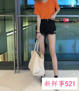 橙色的上衣怎么搭配