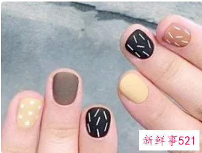 手黑美甲什么颜色显白