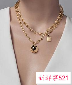 穿衬衫怎么戴项链好看