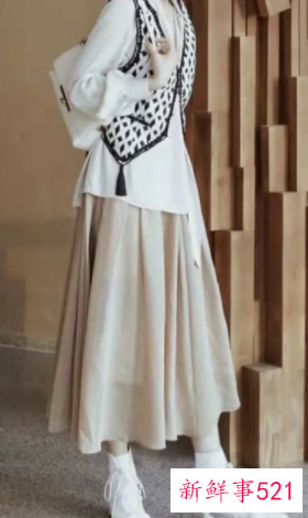 白色靴子配什么衣服裤子好看