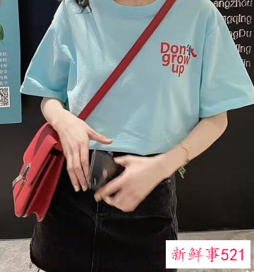 宽松t恤怎么搭配裙子