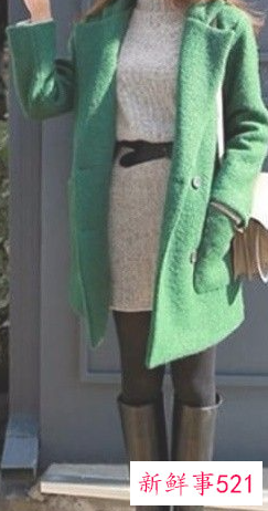 大衣搭配连衣裙