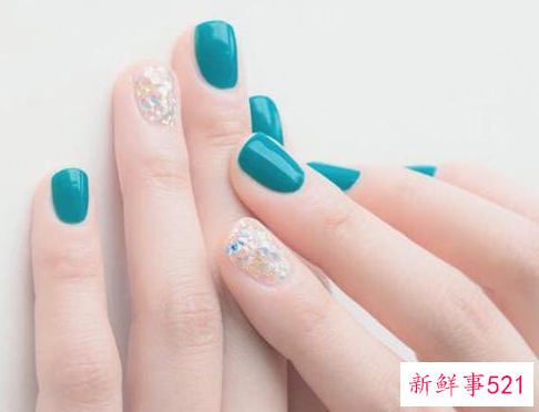 手黑美甲什么颜色显白