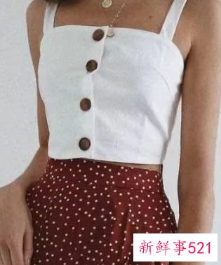 v领吊带背心搭配