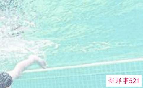 初学游泳怎么让自己浮起来