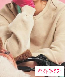 45岁的女人穿什么颜色的衣服好看