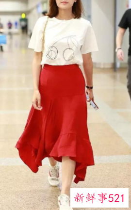 红色衣服怎么搭配帽子