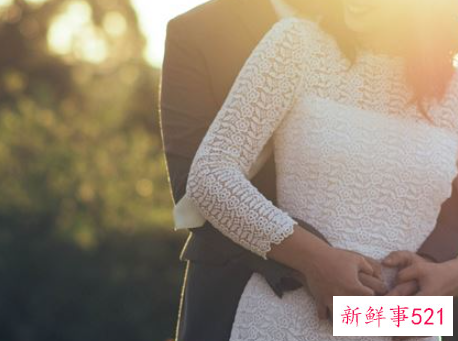 梦见异性领导抱我