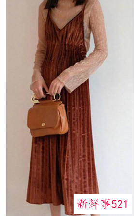 里面穿连衣裙外面穿什么