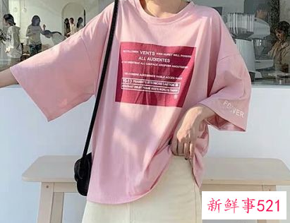 宽松t恤怎么搭配裙子