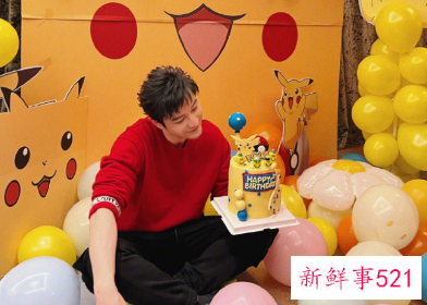 黄晓明晒出自己44岁庆生照