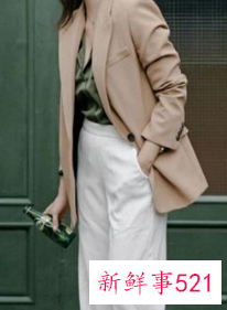 45岁的女人穿什么颜色的衣服好看