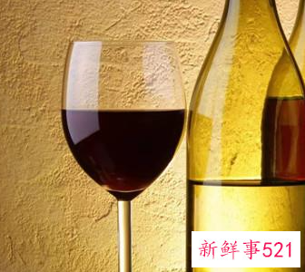 女人睡前喝红酒到底好不好