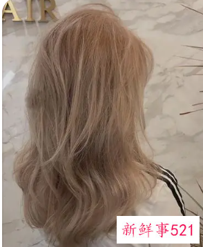 哪种发色显皮肤白