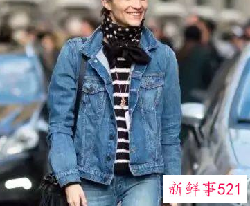 小丝巾简单的系法