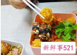 做梦梦见给别人送饭