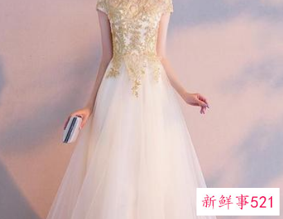 穿礼服长裙礼仪