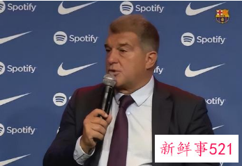 莱万亮相诺坎普，57300名观众到场见证