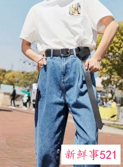 宽松t恤怎么搭配裙子