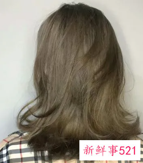 哪种发色显皮肤白