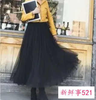 里面穿连衣裙外面穿什么