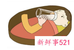 新生儿躺着喂奶的正确姿势