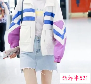 短裙配外套的图片