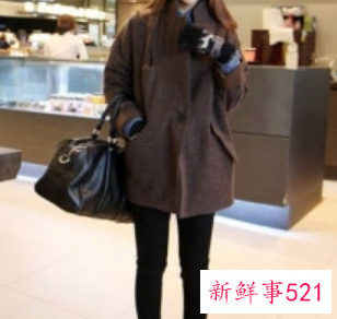 咖啡色连衣裙搭配什么颜色好看