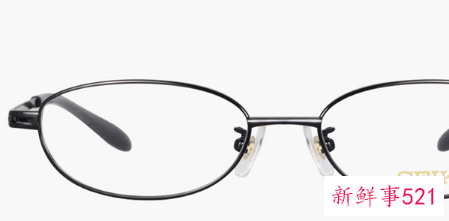 为什么戴眼镜显老气