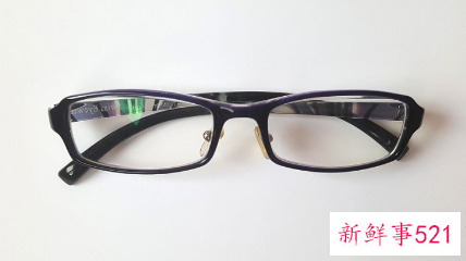 为什么戴眼镜显老气