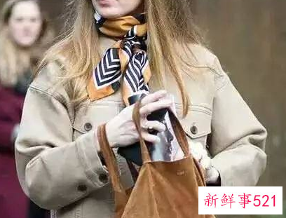 小丝巾简单的系法