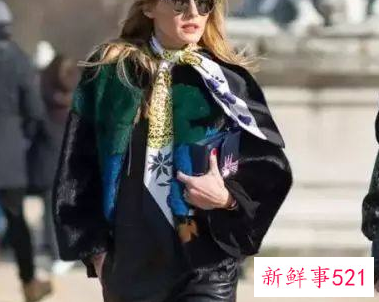 小丝巾简单的系法