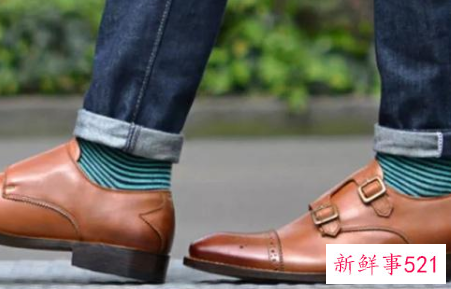 商务休闲皮鞋配什么裤子