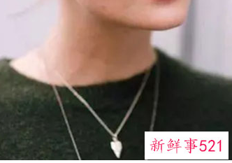 男士项链要露出来吗