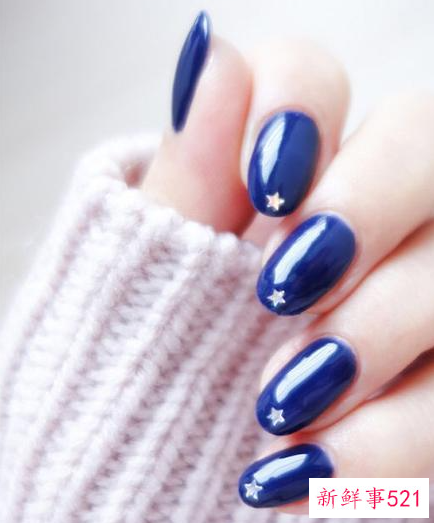 手黑美甲什么颜色显白