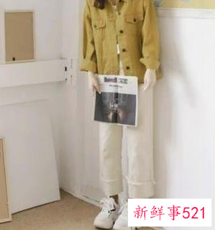 小直筒牛仔裤搭配什么上衣