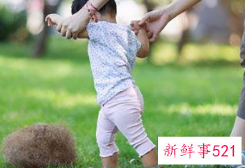 小孩几个月可以让他学走路