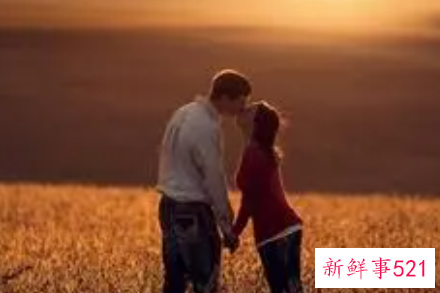 梦见异性领导抱我