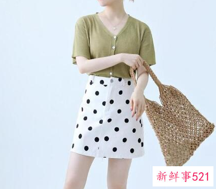 黄皮肤女生适合穿什么衣服