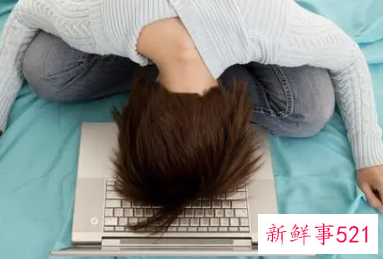 男人房劳过度有什么症状