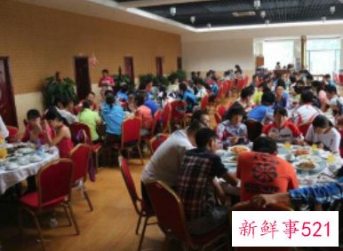 梦见和已故亲人同桌吃饭